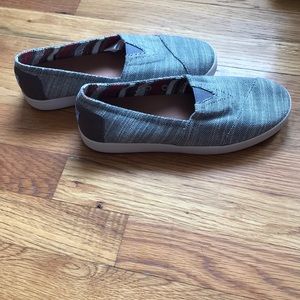 New without tags Toms !